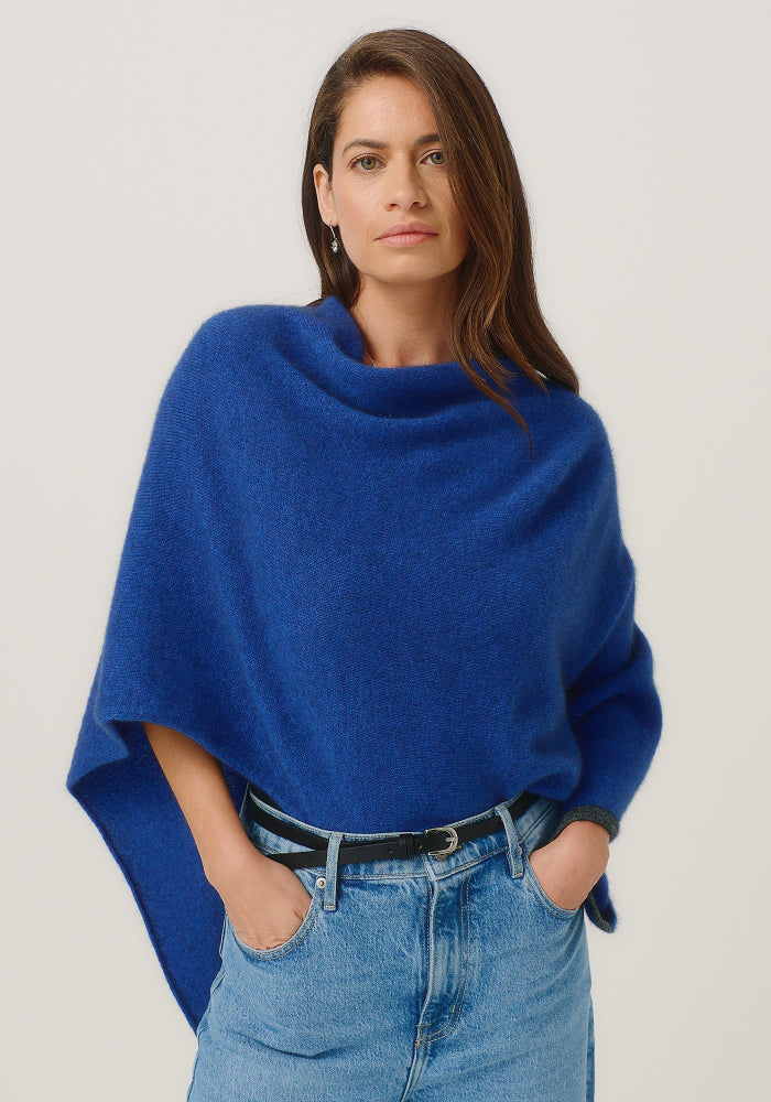 Possum and Merino

1623 Two Tone Poncho - A fan favourite, the Two Tone Poncho is a winner. With a relaxed fit and contrast coloured tipping it's cut for comfort and style. With a rainbow of colour options on offer, this is one you'll want in each colour! Classic fit.&nbsp;

Made in New Zealand from an exclusive Merinomink blend of 50% ZQ Merino, 40% Brushtail possum and 10% Mulberry silk.