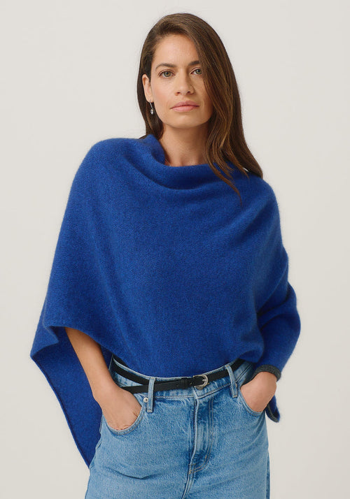 Possum and Merino

1623 Two Tone Poncho - A fan favourite, the Two Tone Poncho is a winner. With a relaxed fit and contrast coloured tipping it's cut for comfort and style. With a rainbow of colour options on offer, this is one you'll want in each colour! Classic fit.&nbsp;

Made in New Zealand from an exclusive Merinomink blend of 50% ZQ Merino, 40% Brushtail possum and 10% Mulberry silk.