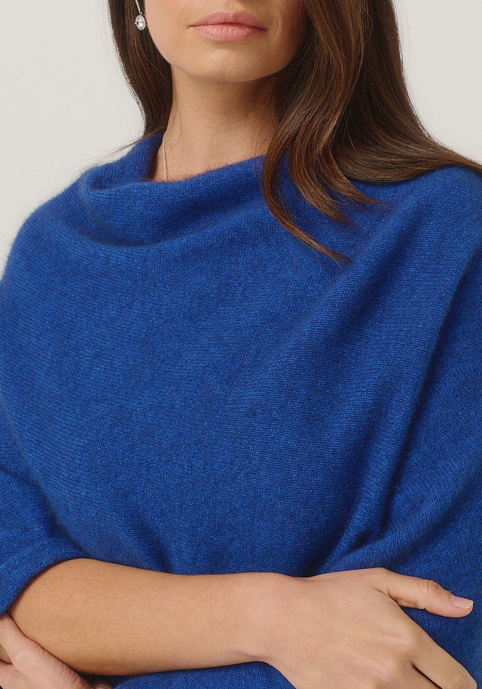 Possum and Merino

1623 Two Tone Poncho - A fan favourite, the Two Tone Poncho is a winner. With a relaxed fit and contrast coloured tipping it's cut for comfort and style. With a rainbow of colour options on offer, this is one you'll want in each colour! Classic fit.&nbsp;

Made in New Zealand from an exclusive Merinomink blend of 50% ZQ Merino, 40% Brushtail possum and 10% Mulberry silk.