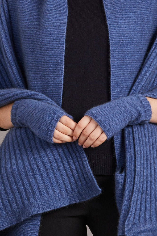 6105 Short Plain Glovelet - These gloves are a classic essential you won't want to leave the house without. Our lightweight glovelets will keep your hands beautifully snug and have the freedom of open fingers so there is no need to remove them when you are out and about!