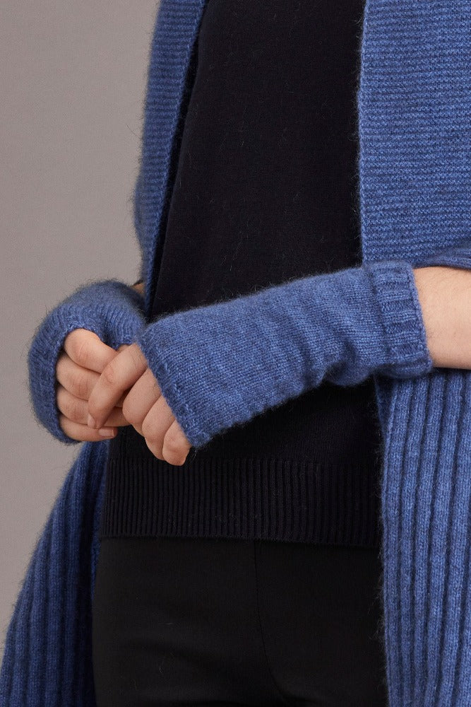 6105 Short Plain Glovelet - These gloves are a classic essential you won't want to leave the house without. Our lightweight glovelets will keep your hands beautifully snug and have the freedom of open fingers so there is no need to remove them when you are out and about!