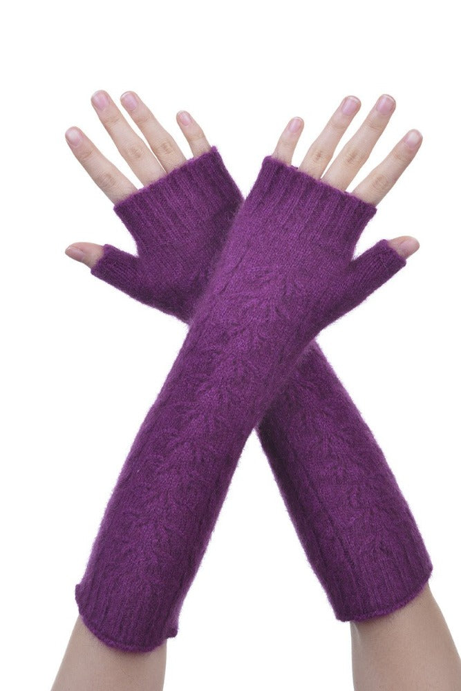 622 Cable Glovelet - Get extra warm and cozy while you set yourself apart with our exclusive cable knit glovelets, crafted from a blend of Possum Merino and Pure Mulberry Silk. These glovelets provide gentle comfort, yet remain durable and practical. Entirely NZ made….your choice comes naturally.