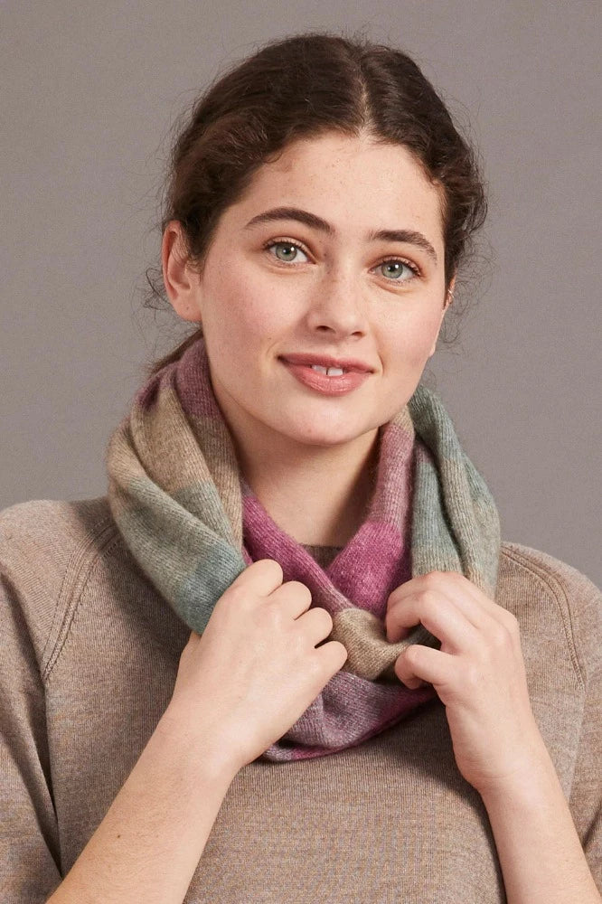 658 Ombre Snood - Undoubtedly a star in this season's range, this Possum and Merino. 658 Ombre Snood - Undoubtedly a star in this season's range, this incredibly versatile snood made with the finest Possum Merino and Mulberry Silk blend in New Zealand.