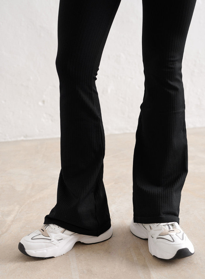 [The model wears size XS and is 161 cm.]