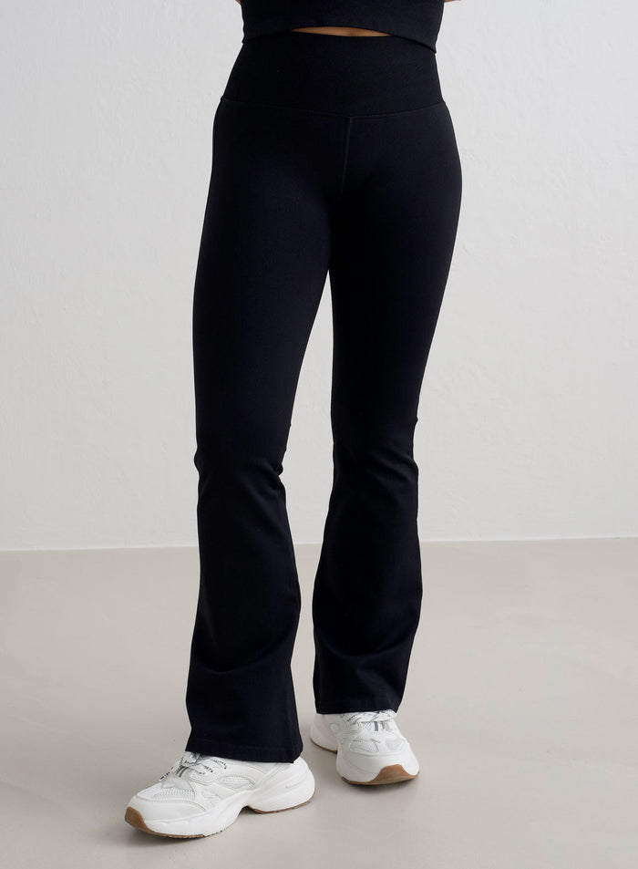 [The model wears size S and is 162 cm.]