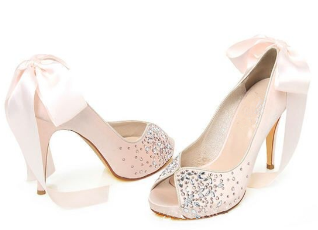 Crystal Rhinestone Pointed Toe High Heels Wedding Shoes (Soft Pink Color)