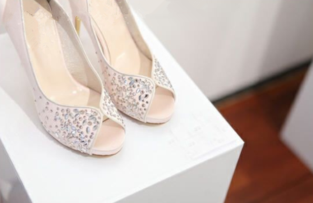 Crystal Rhinestone Pointed Toe High Heels Wedding Shoes (Soft Pink Color)