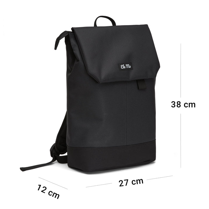 Ela Mo™ Daypack Rucksack | Black Reflective. Ein schwarzer Rucksack mit Maßangaben.