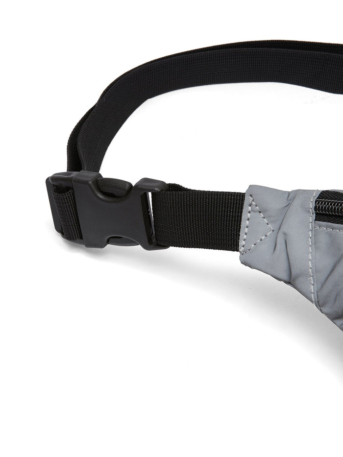 Ela Mo™ Hipbag  | Reflective. Ein Hipbag mit Klickverschluss am Gurtelriemen.