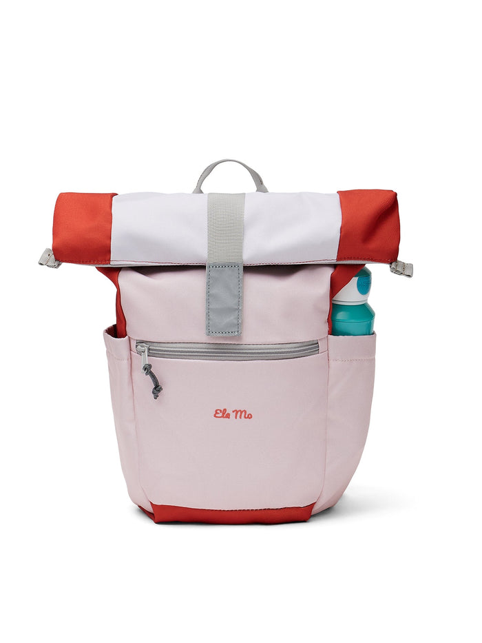 Ela Mo™ Kinderrucksack (6-10 Jahre) | Cotton Candy. Rucksack in Rosafarben mit einer Flasche in der Seitentasche.