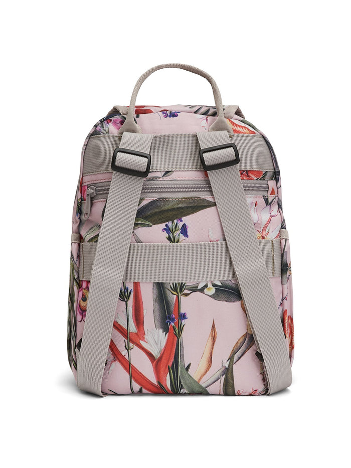 Ela Mo™ Mini Rucksack | Luxe. Die Rückseite des floral gemusterten Rucksacks mit Außenfach und Schulterriemen.
