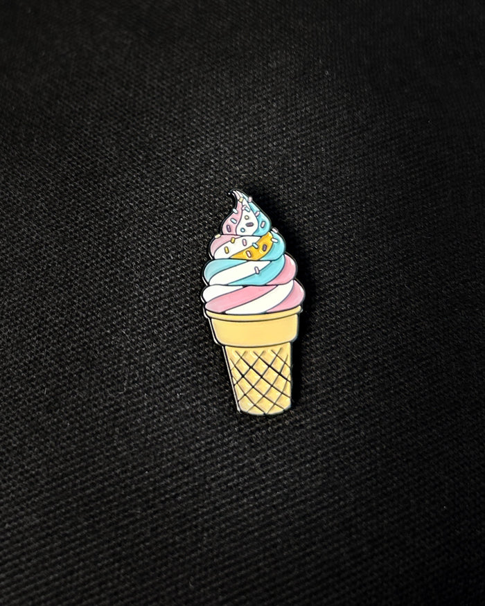 Ela Mo™ Pin für Rucksäcke | Eis