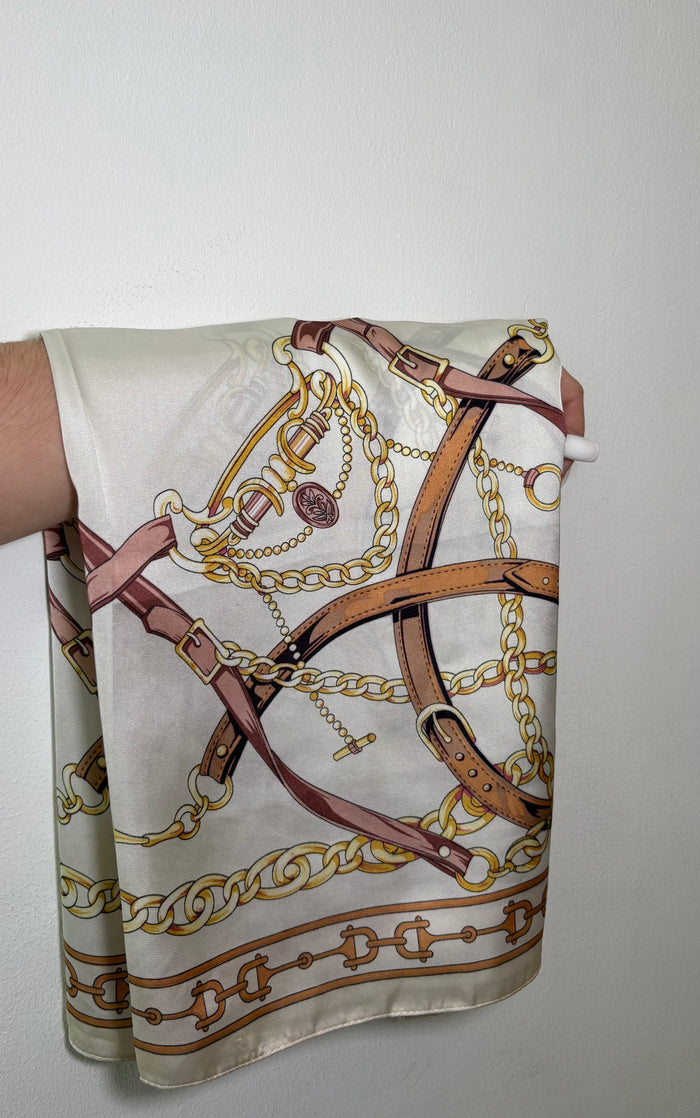 Foulard Satiné "Éclat Équestre" – L'Art du Détail