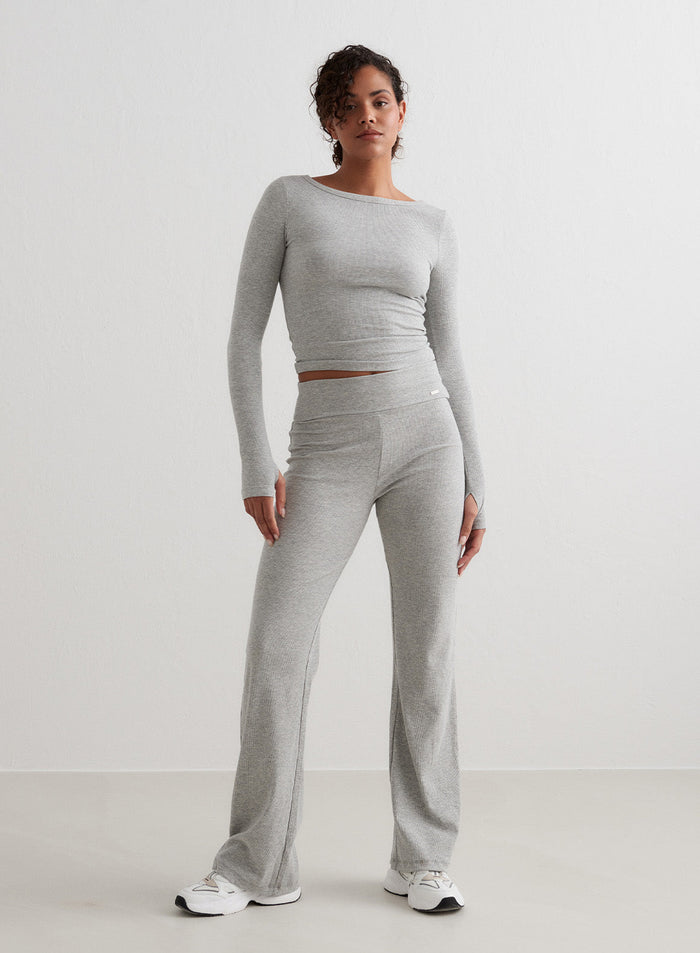 [The model wears size XS and is 176 cm.]