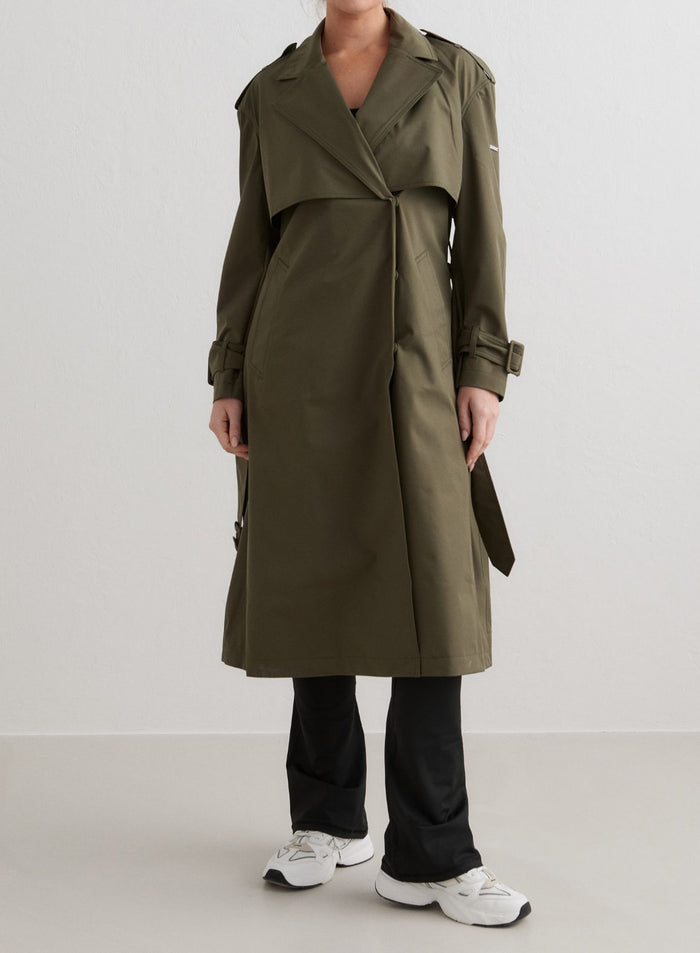 [The model wears size M and is 178 cm.]