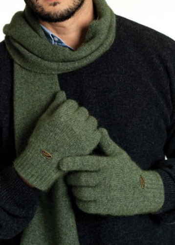 Possum and Merino  KO48 Plain Gloves - Plain gloves with a Koru metal badge.  Makes a set with KO159 Plain Beanie and KO114 Scarf with Fringe.  Made proudly in New Zealand from a premium blend of 40% possum fur, 50% merino lambswool & 10% mulberry silk.