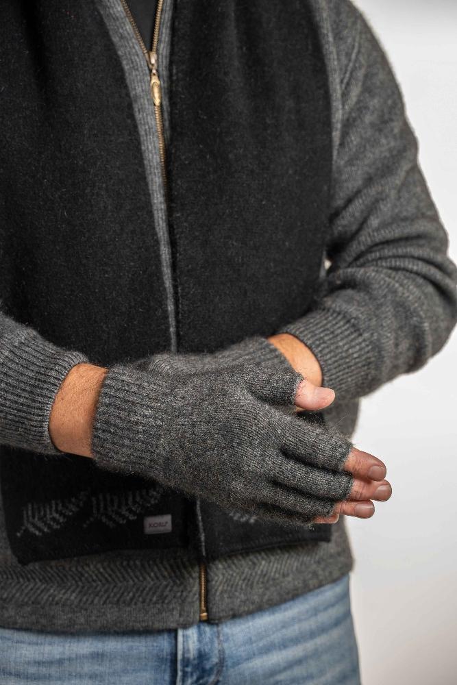 Possum and Merino  KO50 Fingerless Gloves - These gloves are great for mobile phone users.  Made proudly in New Zealand from a premium blend of 40% possum fur, 50% merino lambswool & 10% mulberry silk.