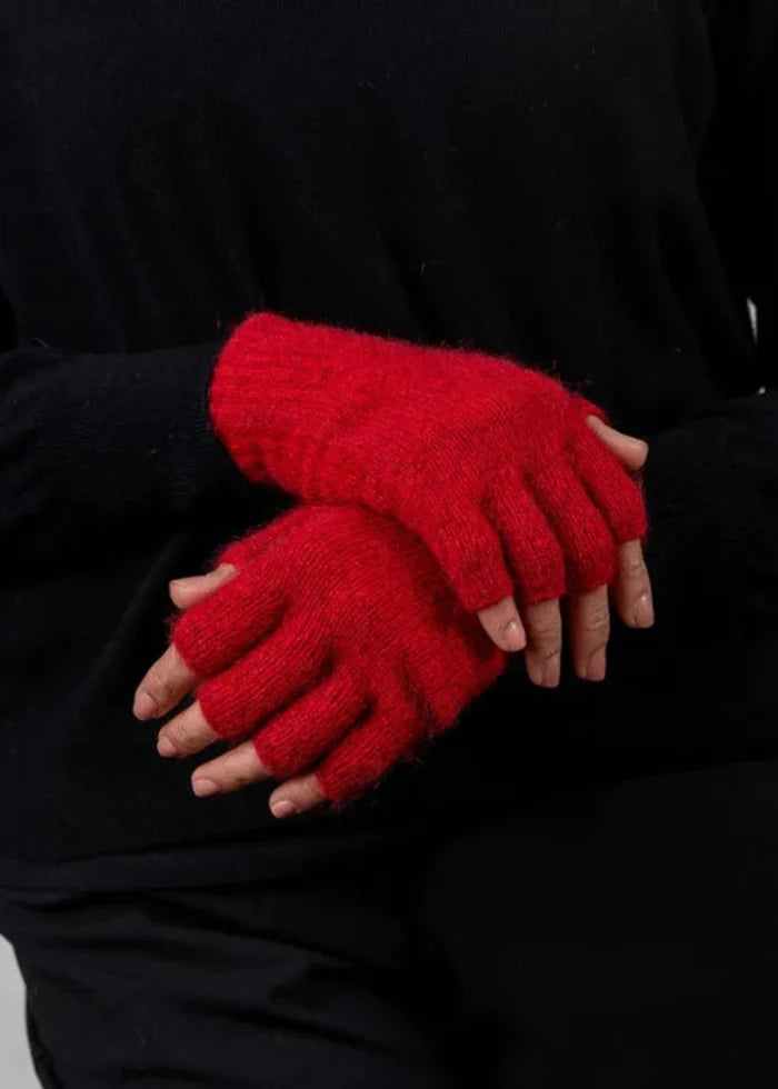 Possum and Merino  KO50 Fingerless Gloves - These gloves are great for mobile phone users.  Made proudly in New Zealand from a premium blend of 40% possum fur, 50% merino lambswool & 10% mulberry silk.