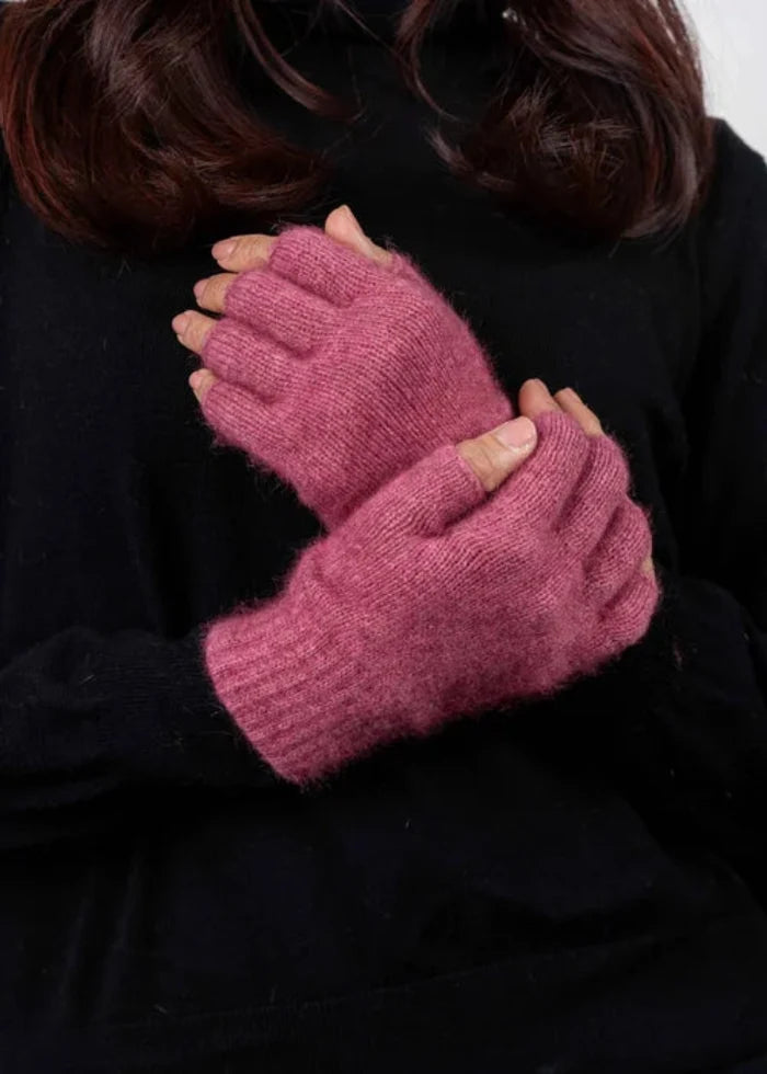 Possum and Merino  KO50 Fingerless Gloves - These gloves are great for mobile phone users.  Made proudly in New Zealand from a premium blend of 40% possum fur, 50% merino lambswool & 10% mulberry silk.