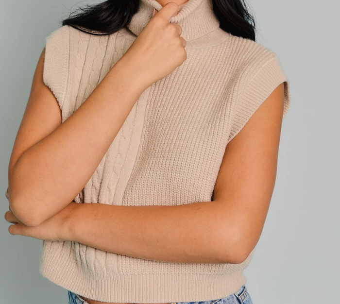 Le Lis Turtleneck Sweater Vest