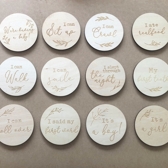 Natural wooden pregnancy and baby milestone cards