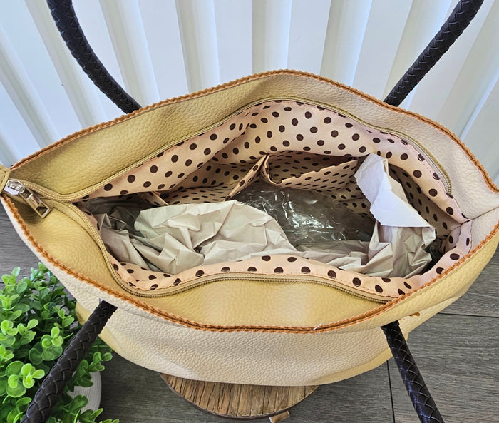 Open bag with inside pockets.