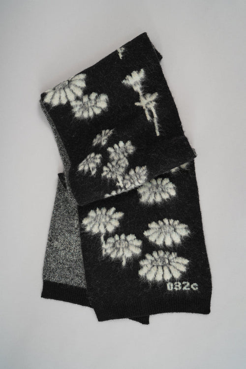 "MELTING DAISIES" SCARF - 032c