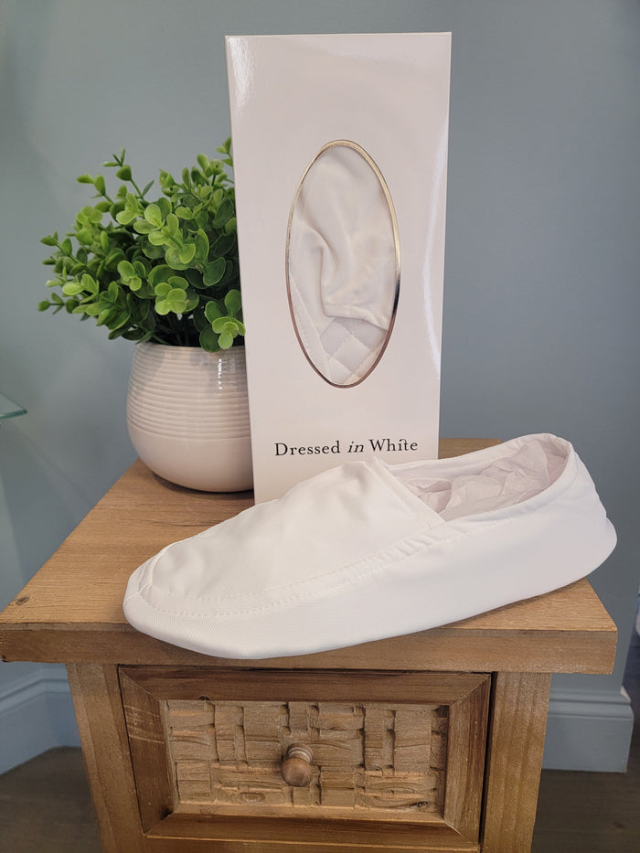 Plain white soft slippers for men with box.