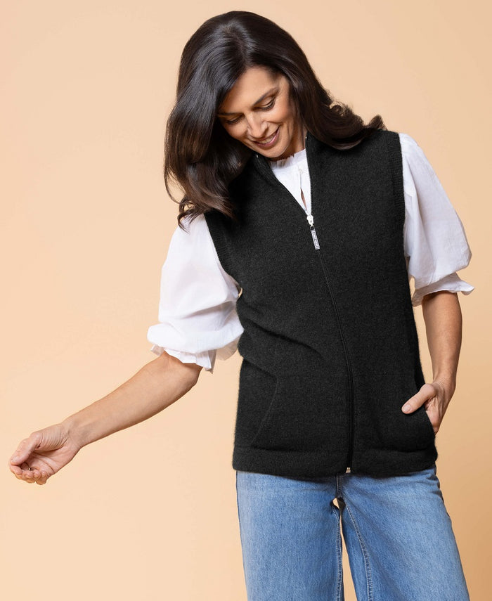 Possum and Merino
NW3101 Gilet - Zip-through vest with integrated pockets, single jersey. WholeGarment seamless construction.
Composition - 40% Possum Fur, 53% Merino, 7% Silk