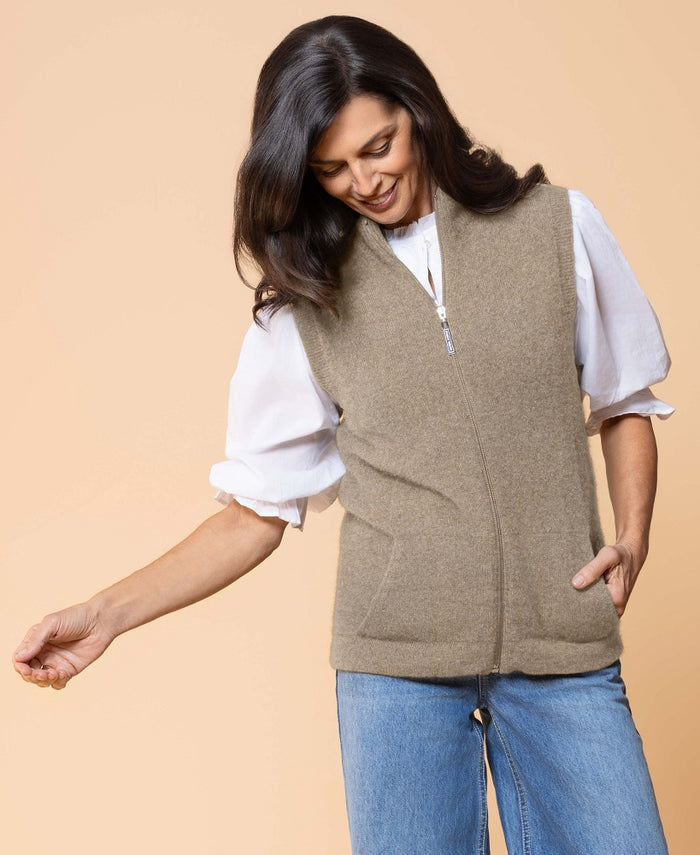 Possum and Merino
NW3101 Gilet - Zip-through vest with integrated pockets, single jersey. WholeGarment seamless construction.
Composition - 40% Possum Fur, 53% Merino, 7% Silk
