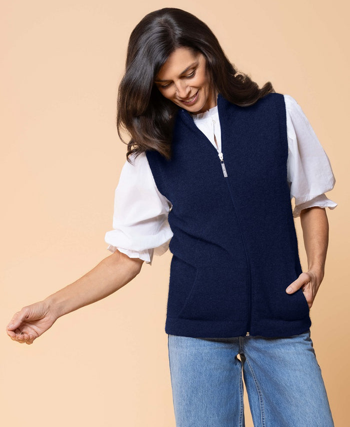 Possum and Merino
NW3101 Gilet - Zip-through vest with integrated pockets, single jersey. WholeGarment seamless construction.
Composition - 40% Possum Fur, 53% Merino, 7% Silk