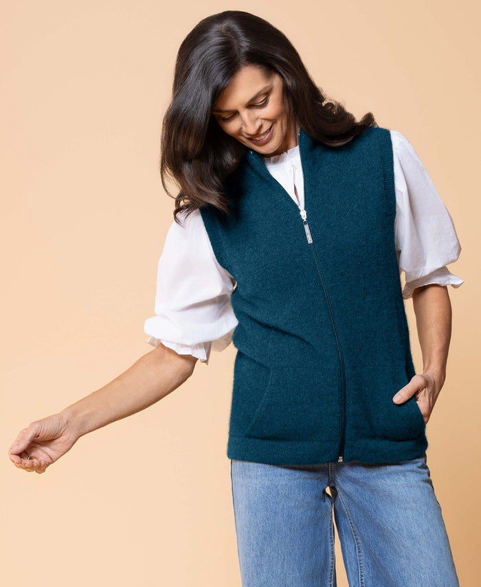 Possum and Merino
NW3101 Gilet - Zip-through vest with integrated pockets, single jersey. WholeGarment seamless construction.
Composition - 40% Possum Fur, 53% Merino, 7% Silk