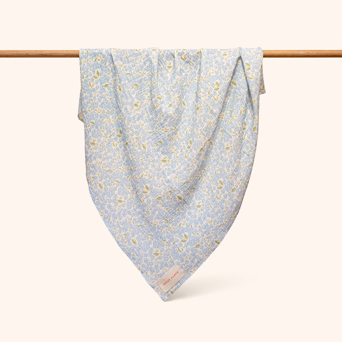 Petit Playa Organic Cotton Fleur Swaddle in Hydrangea print, breathable organic cotton swaddle for babies and girls — image 7
