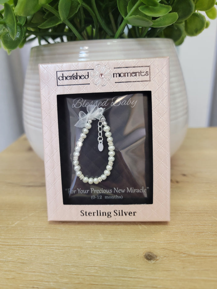 Pearl baby bracelet.