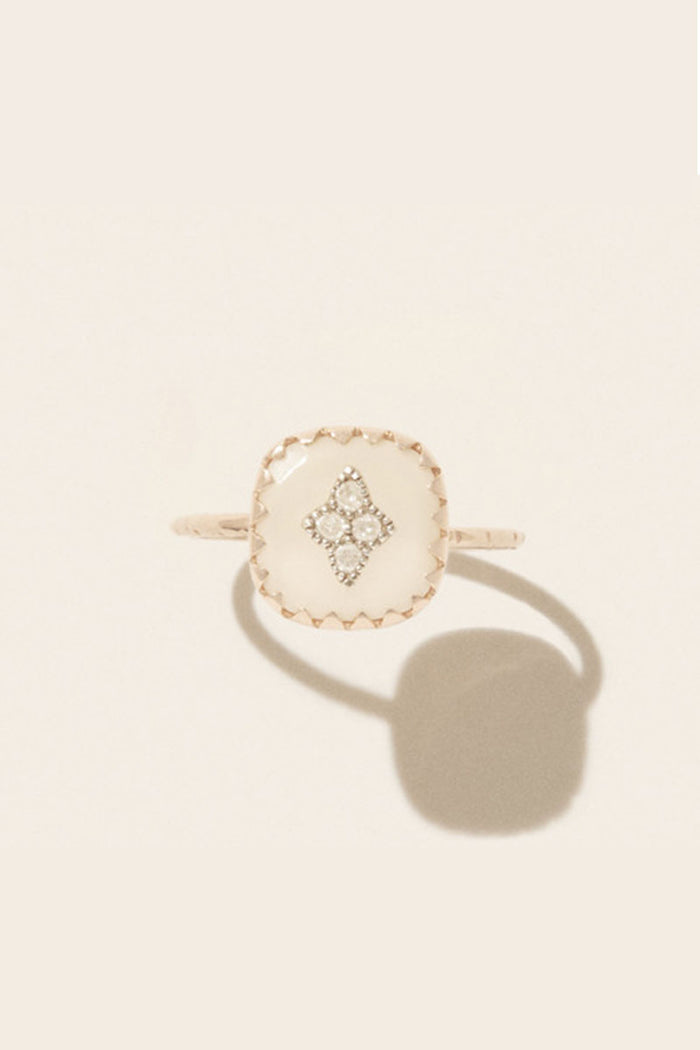Pierrot Ring - White