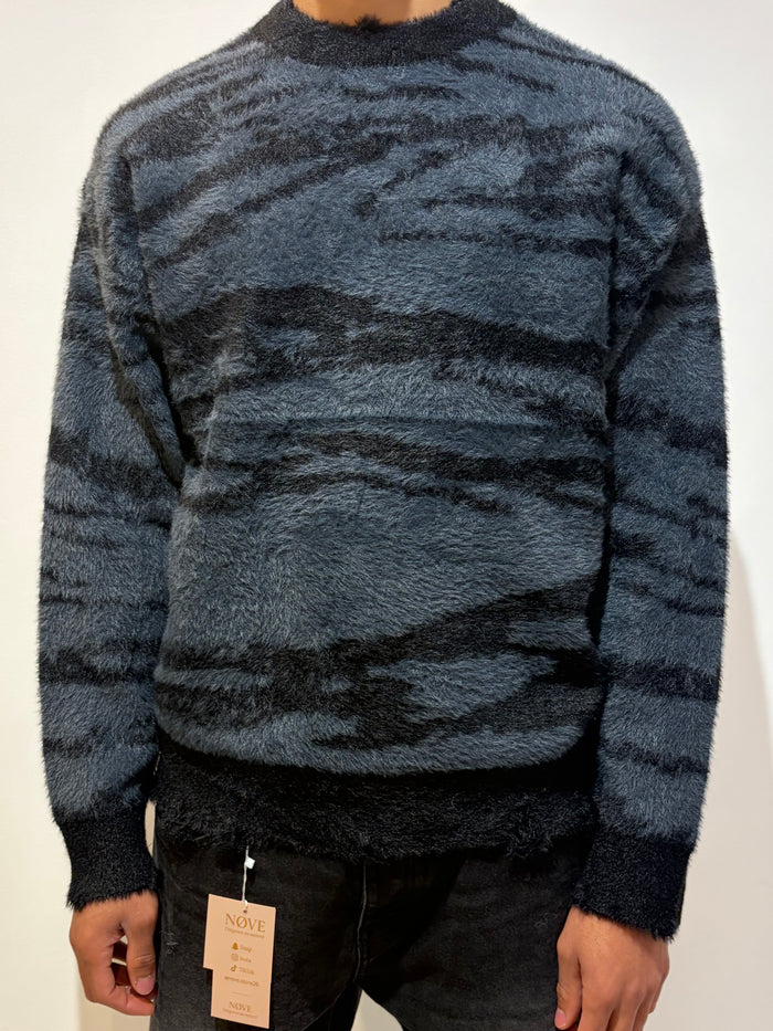 Pull au design zébré effet peluche