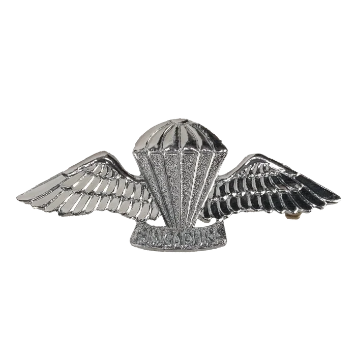Singapore Armed Forces Female Parachutist - Singapore Army Surplus - Flags, Badges & Insignia
