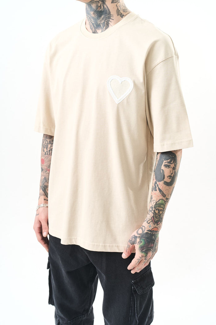 T-shirt beige oversize avec cœur brodé