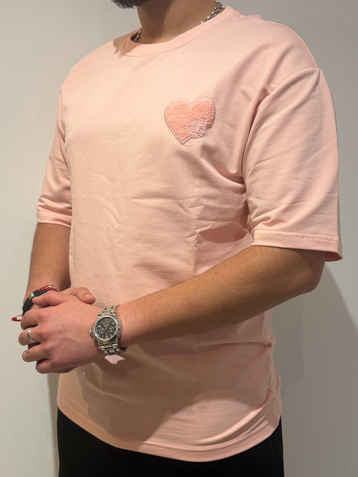 T-shirt rose oversize avec cœur brodé