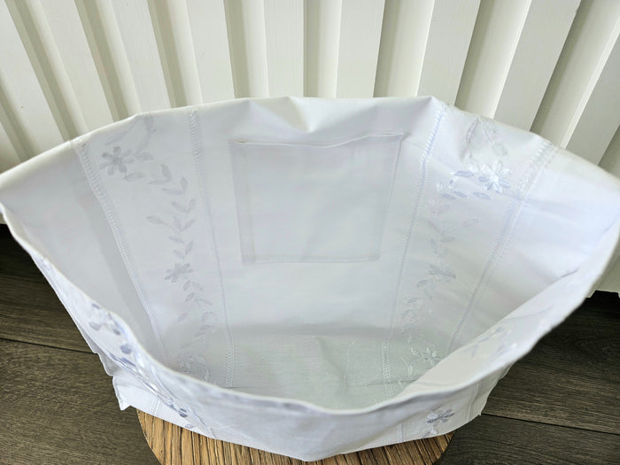 Open envelope with pocket inside.