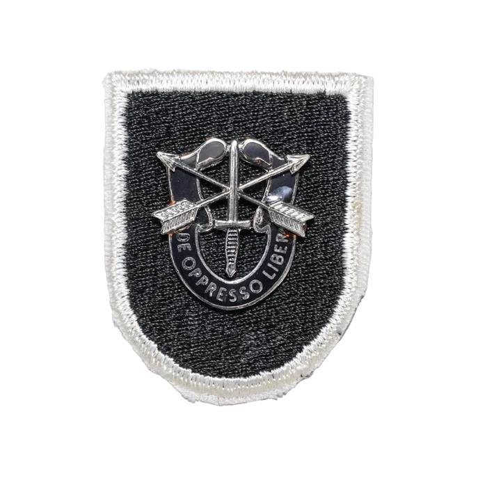 US 5th Special Forces Group Beret Badge and Flash - US Army Surplus - Flags, Badges & Insignia